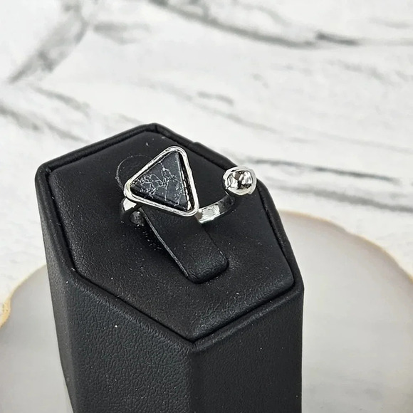 Black Triangle Adjustable Fashion Ring  A38 - Picture 2 of 6